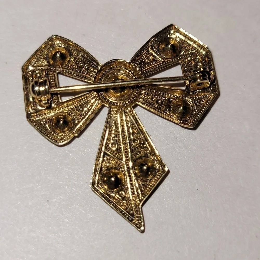 Vintage Brooch with Blue Rhinestones